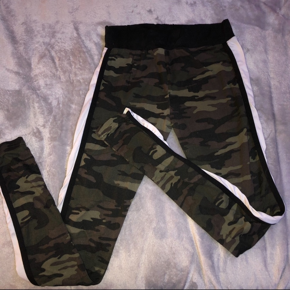Ardene camo army green/black leggings